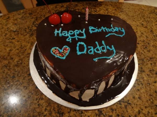 पापा के लिए दिल की आकर का बर्थडे केक डिजाइन 