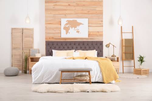 बेडरूम कलर डिजाइन: बेडरूम की दीवारों के लिए भूरा और सफेद रंग का कॉम्बिनेशन 